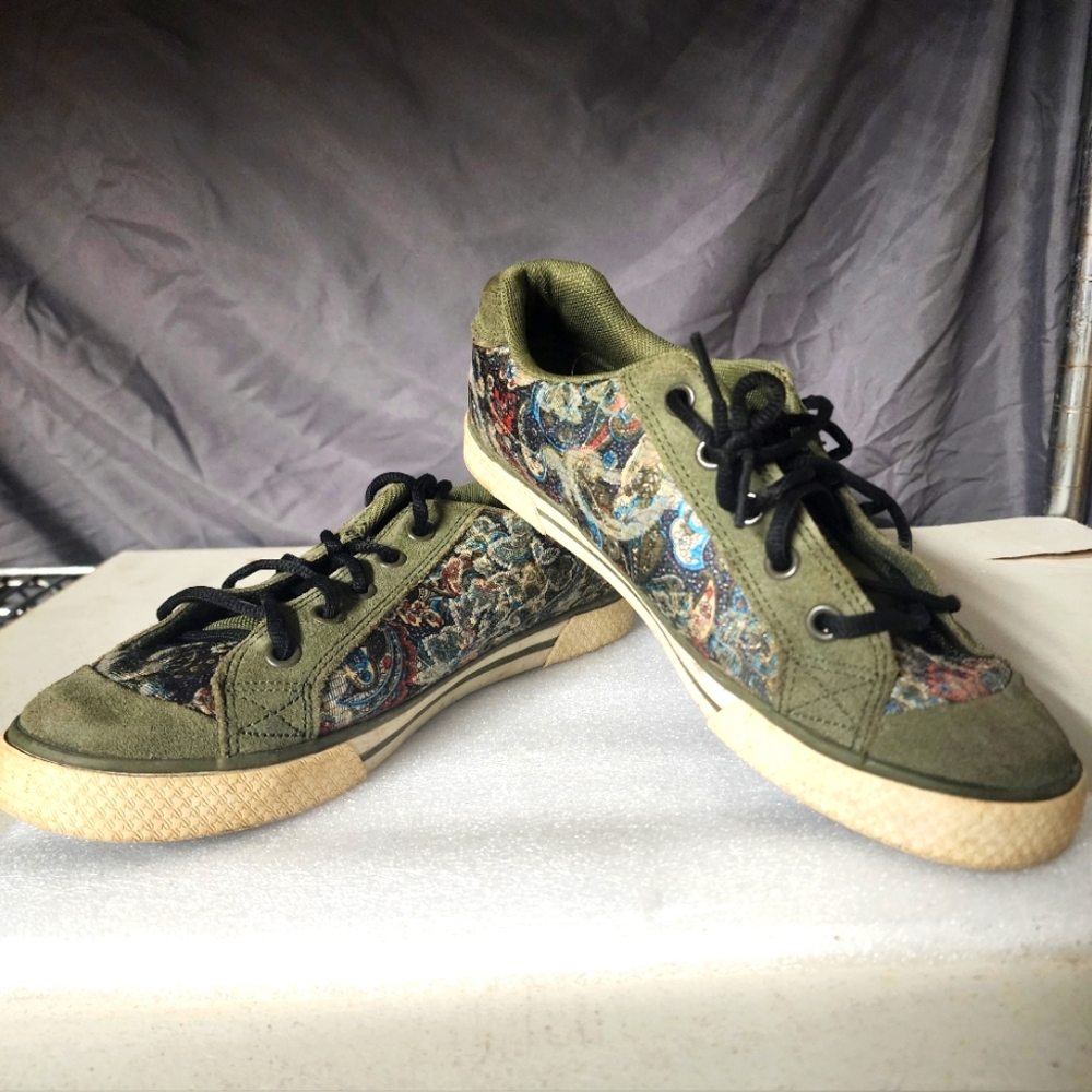 DC Shoes Women's Size 8W Chelsea Model
